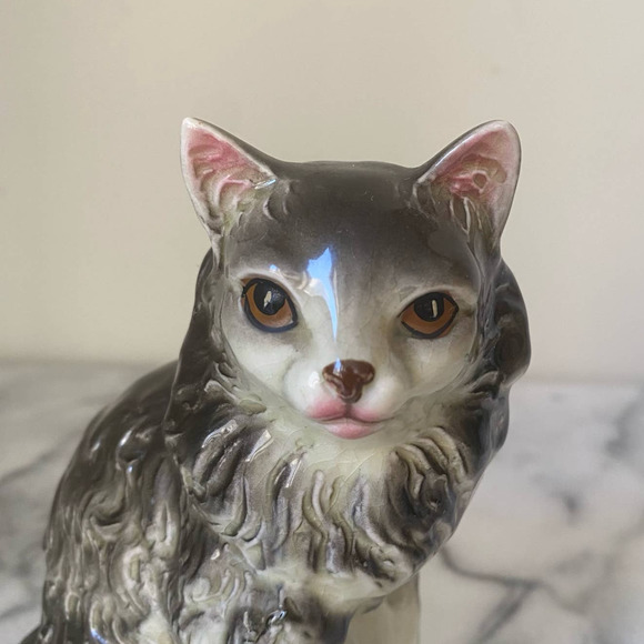 Vintage Fluffy Grey Kitty Cat Porcelain Figurine Statue Amber Eyes Grannycore - Picture 4 of 8